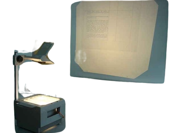 A classic classroom overhead projector beaming a transparent document onto the wall, accompanied by the low hum of its internal fan and the heat of its burning bulb.